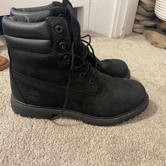 Women’s black timberlands, size 8, waterproof - Picture 1 of 4